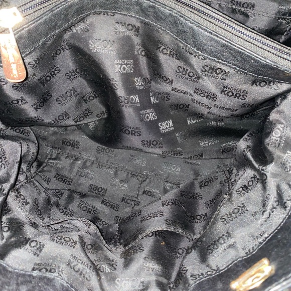 Michael Kors quilted soft leather shoulder bag - Picture 7 of 16